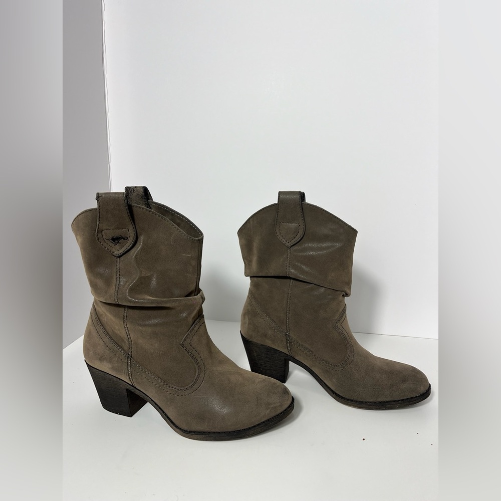 Rocketdog boots size 8
